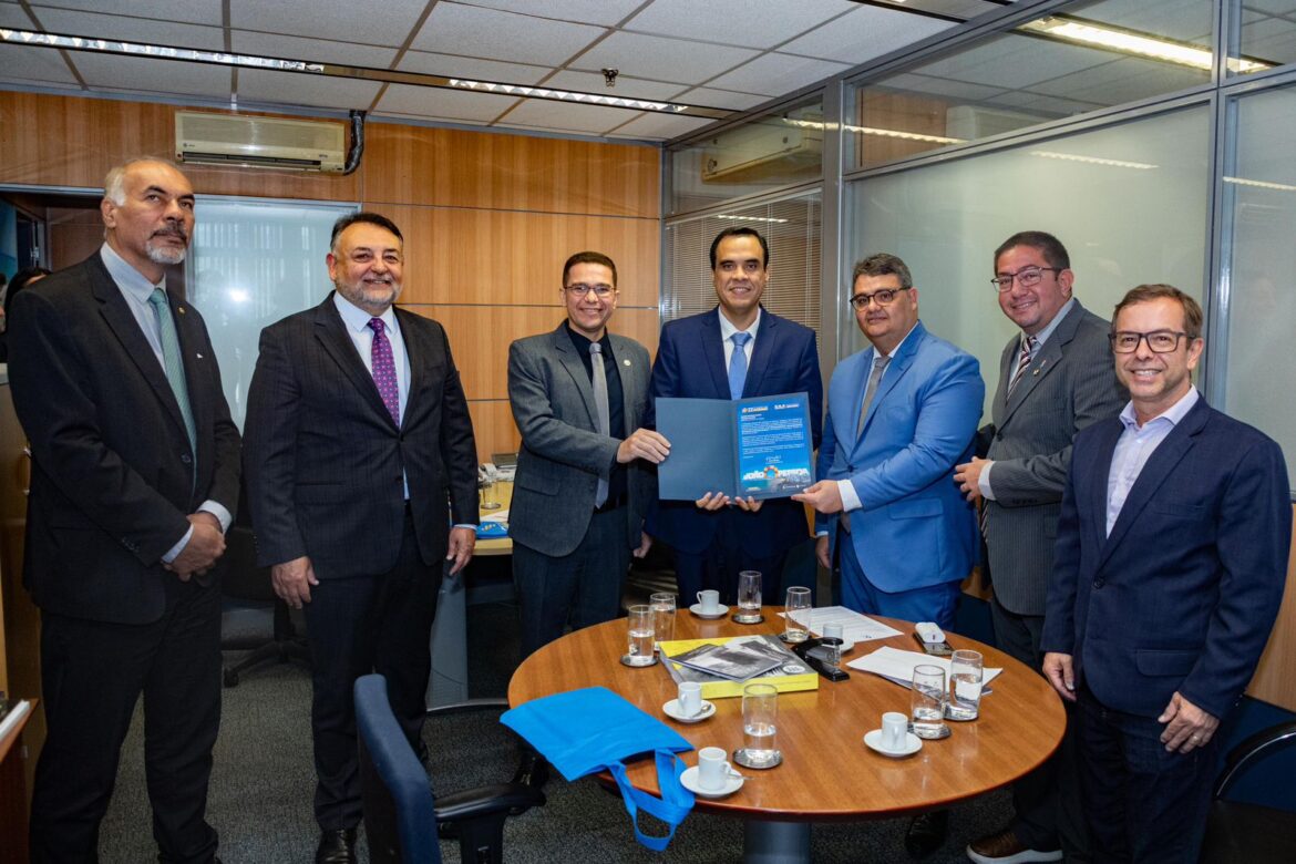 Representantes do Sistema FENACON realizaram a entrega oficial do convite da 22ª edição da CONESCAP ao ministro do Turismo, Gustavo Feliciano, nesta quarta-feira (11).(Foto: Fenacon)